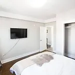 Stylish One Bedroom Unit On Corydon Free Parking