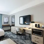 Sandman Signature Winnipeg Airport Hotel & Suites