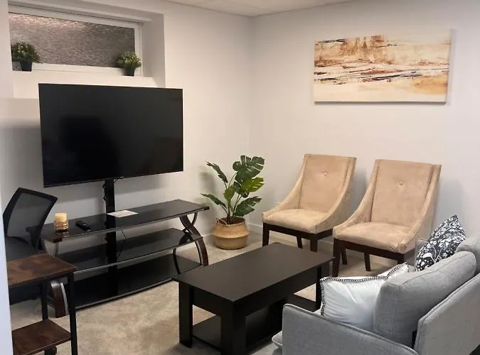 Well Furnished Basement Suite-With Private Entrance