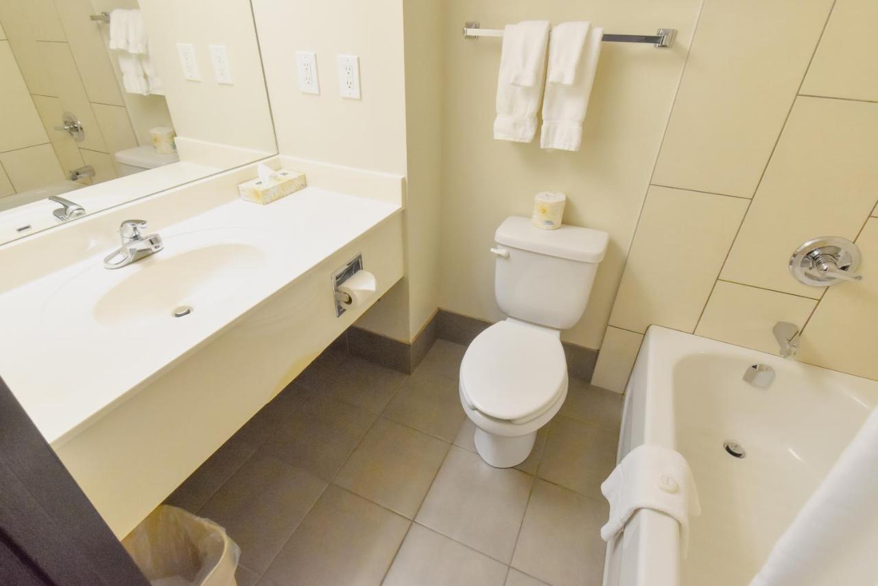 Hotel Canad Destination Centre Polo Park Winnipeg