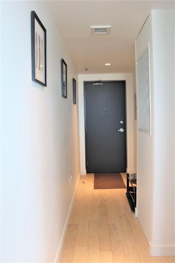 Apartment Luxury Skyline In Downtown Free 24/7 Parking *