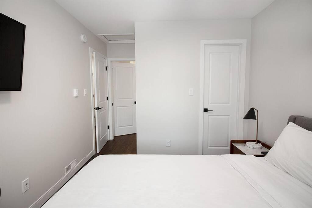 Gorgeous 2-bedrooms Duplex Upper Unit Holiday home Winnipeg