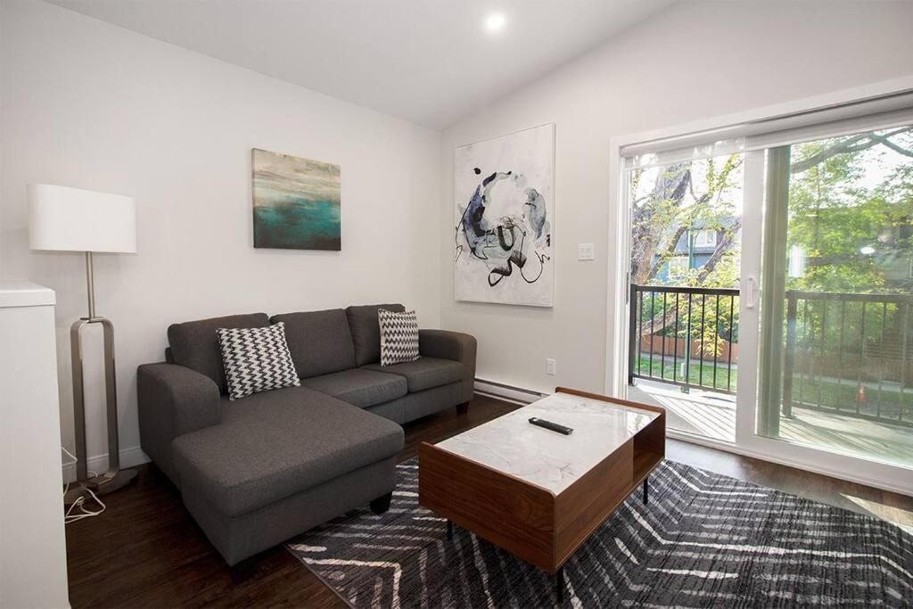 Gorgeous 2-bedrooms Duplex Upper Unit Holiday home