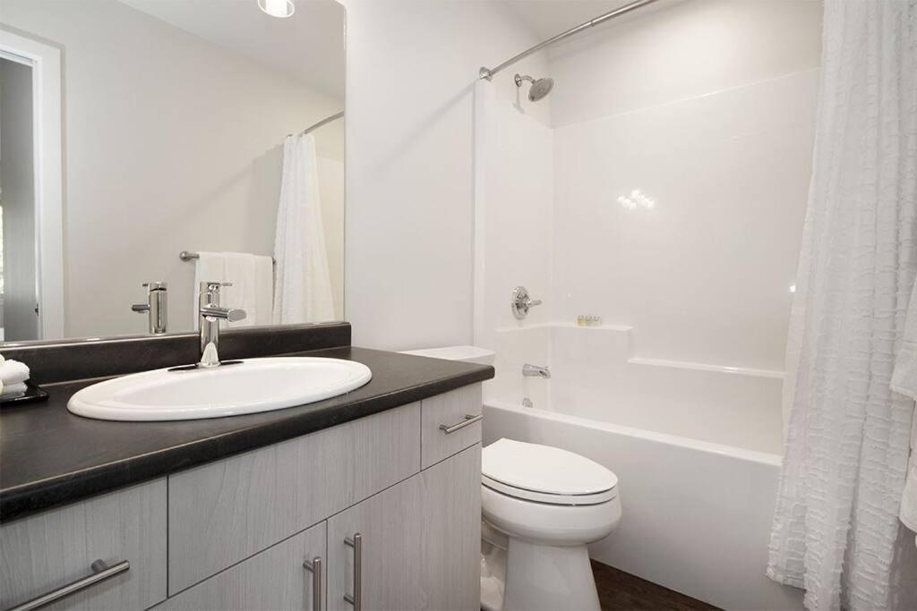 Gorgeous 2-bedrooms Duplex Upper Unit Holiday home