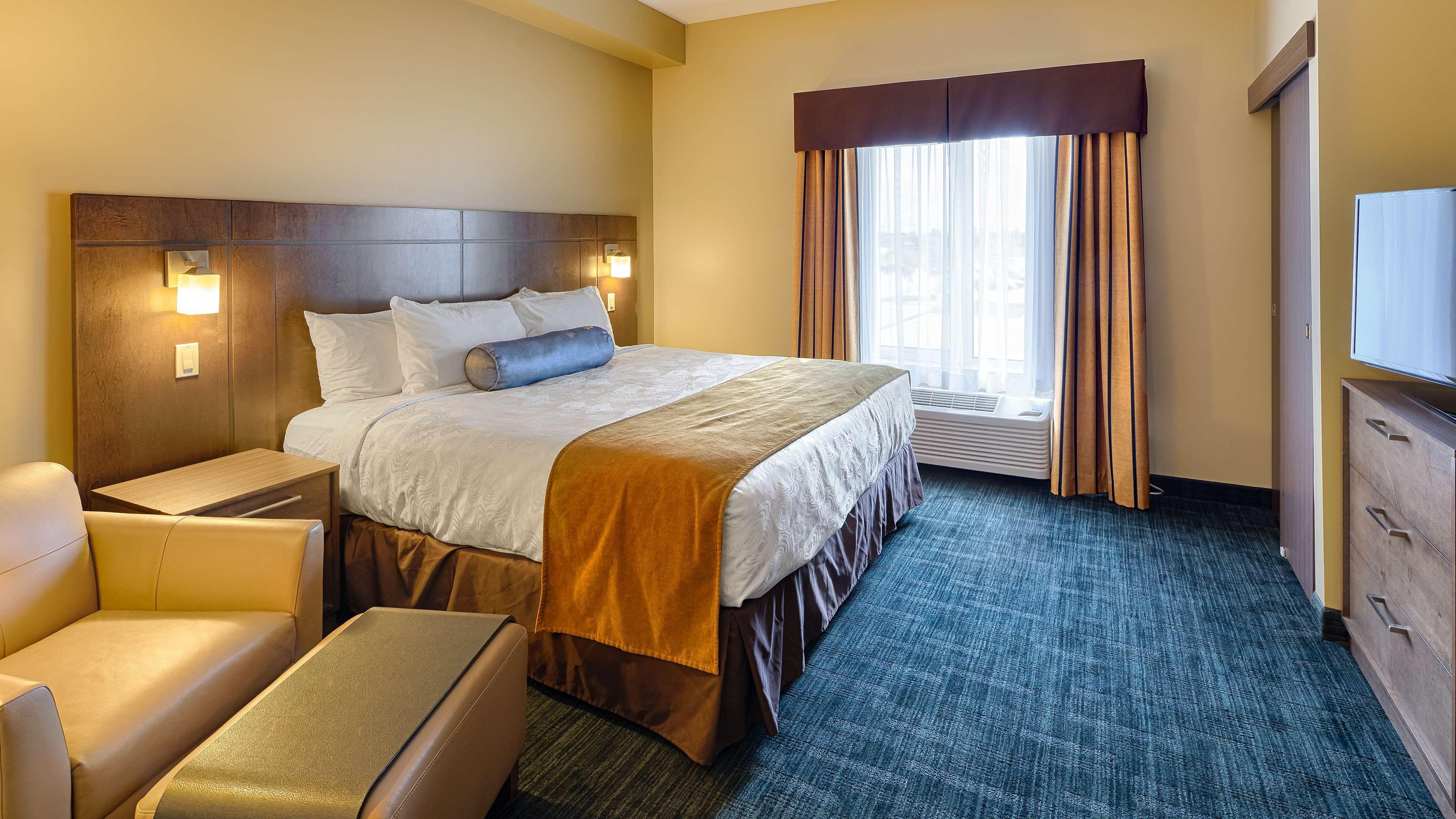 Western Winnipeg West 3*