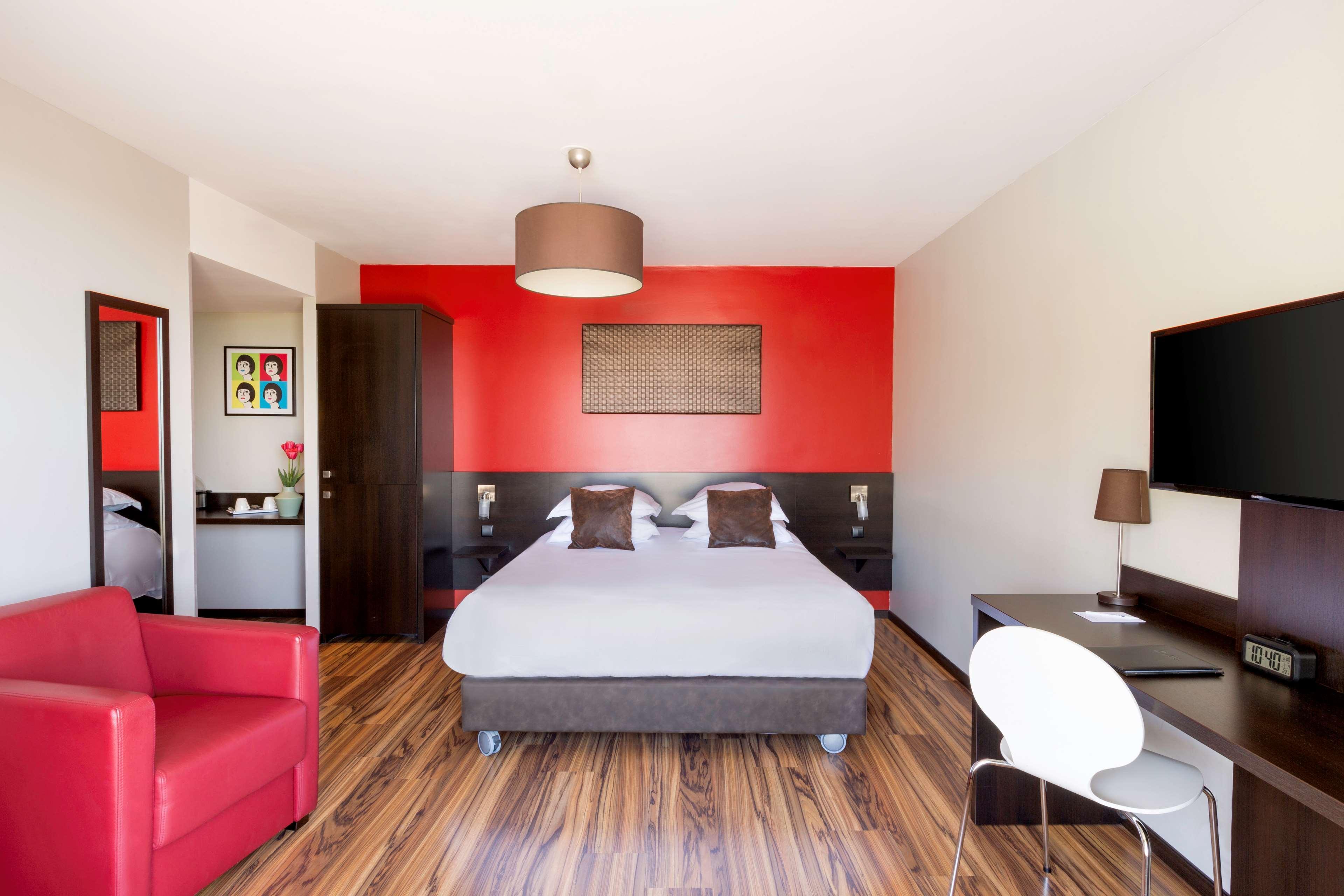 Western Winnipeg West 3*