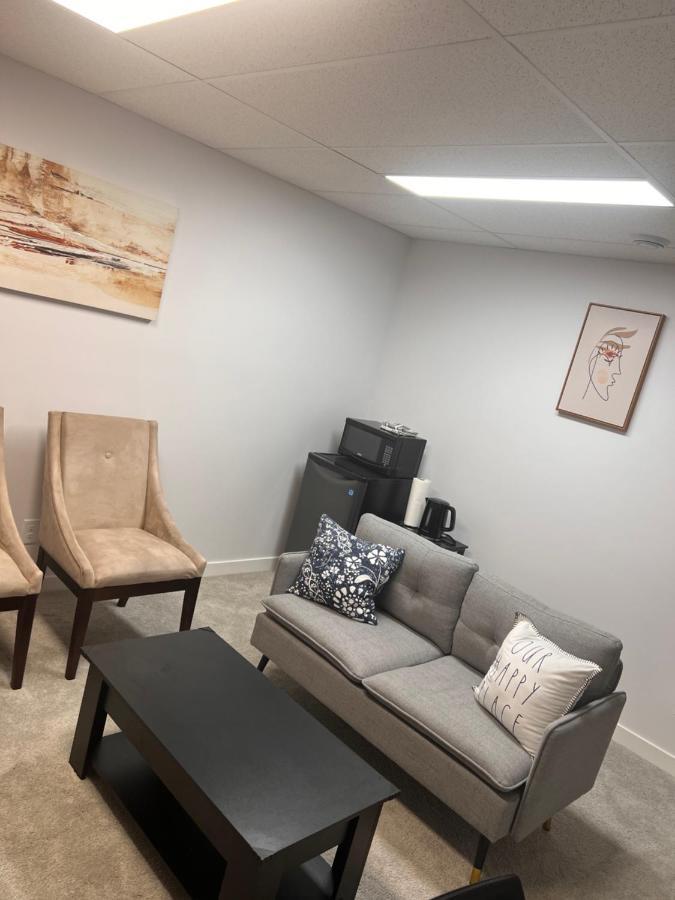 Well Furnished Basement Suite-with Private Entrance *
