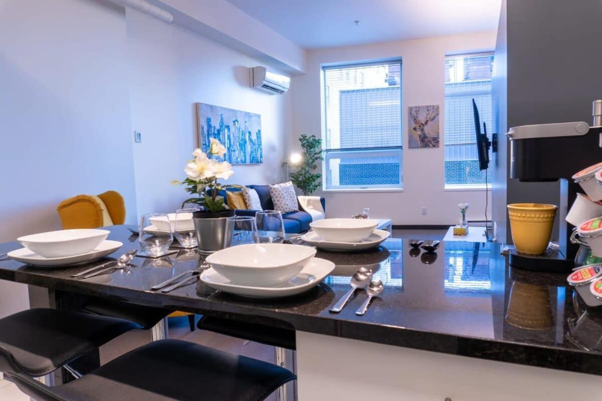New Listing Luxurious Downtown Loft Heated Parking Rooftop Patio Bbq Gym Coffee Apartamento Winnipeg