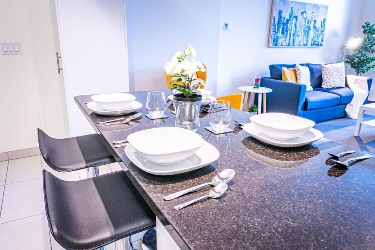 New Listing Luxurious Downtown Loft Heated Parking Rooftop Patio Bbq Gym Coffee *
