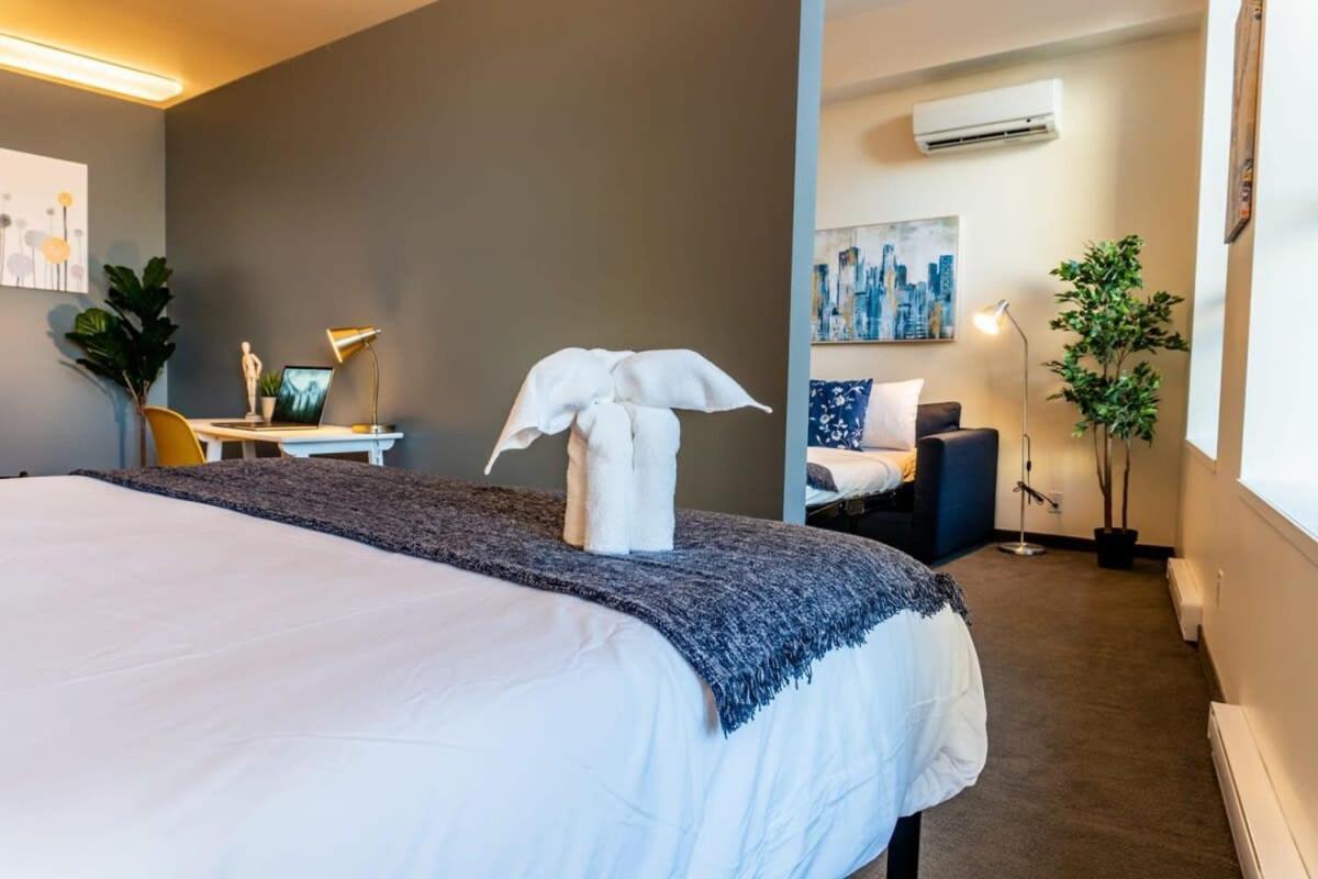 New Listing Luxurious Downtown Loft Heated Parking Rooftop Patio Bbq Gym Coffee Apartamento *