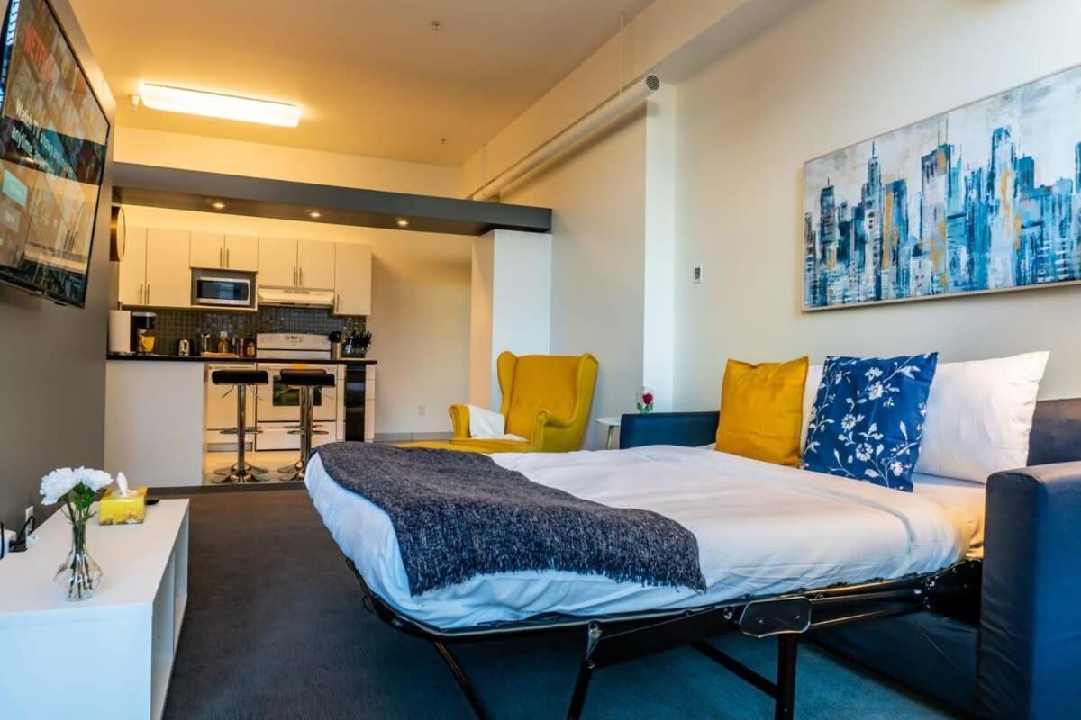 New Listing Luxurious Downtown Loft Heated Parking Rooftop Patio Bbq Gym Coffee Apartamento Winnipeg