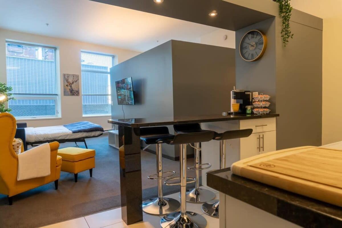 Apartamento New Listing Luxurious Downtown Loft Heated Parking Rooftop Patio Bbq Gym Coffee Winnipeg