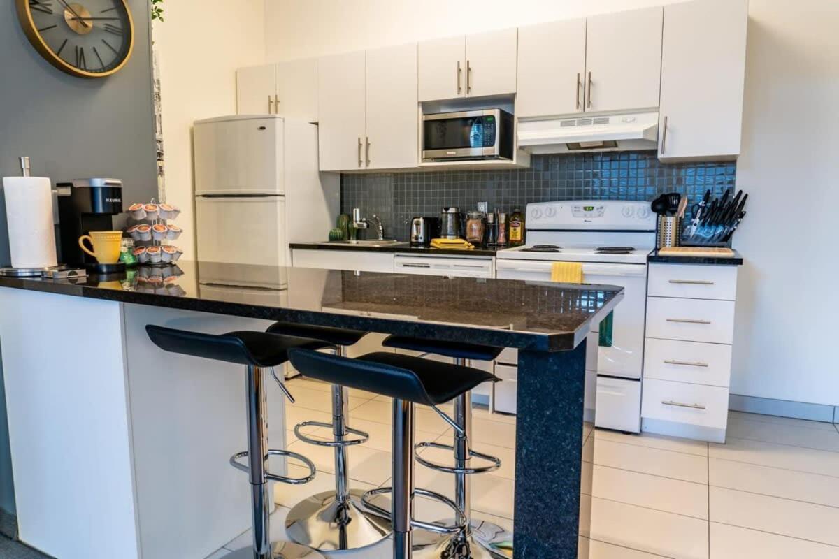 Apartamento New Listing Luxurious Downtown Loft Heated Parking Rooftop Patio Bbq Gym Coffee