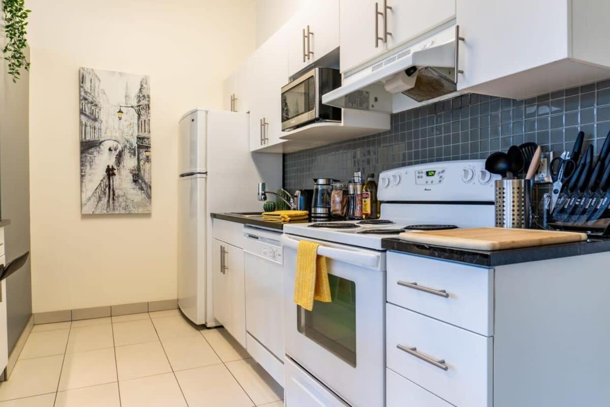 New Listing Luxurious Downtown Loft Heated Parking Rooftop Patio Bbq Gym Coffee Apartamento