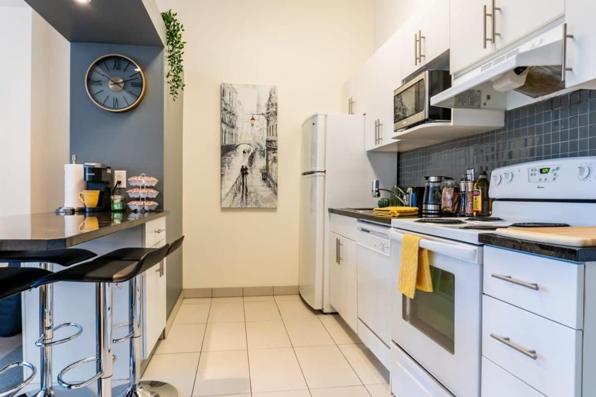 New Listing Luxurious Downtown Loft Heated Parking Rooftop Patio Bbq Gym Coffee *