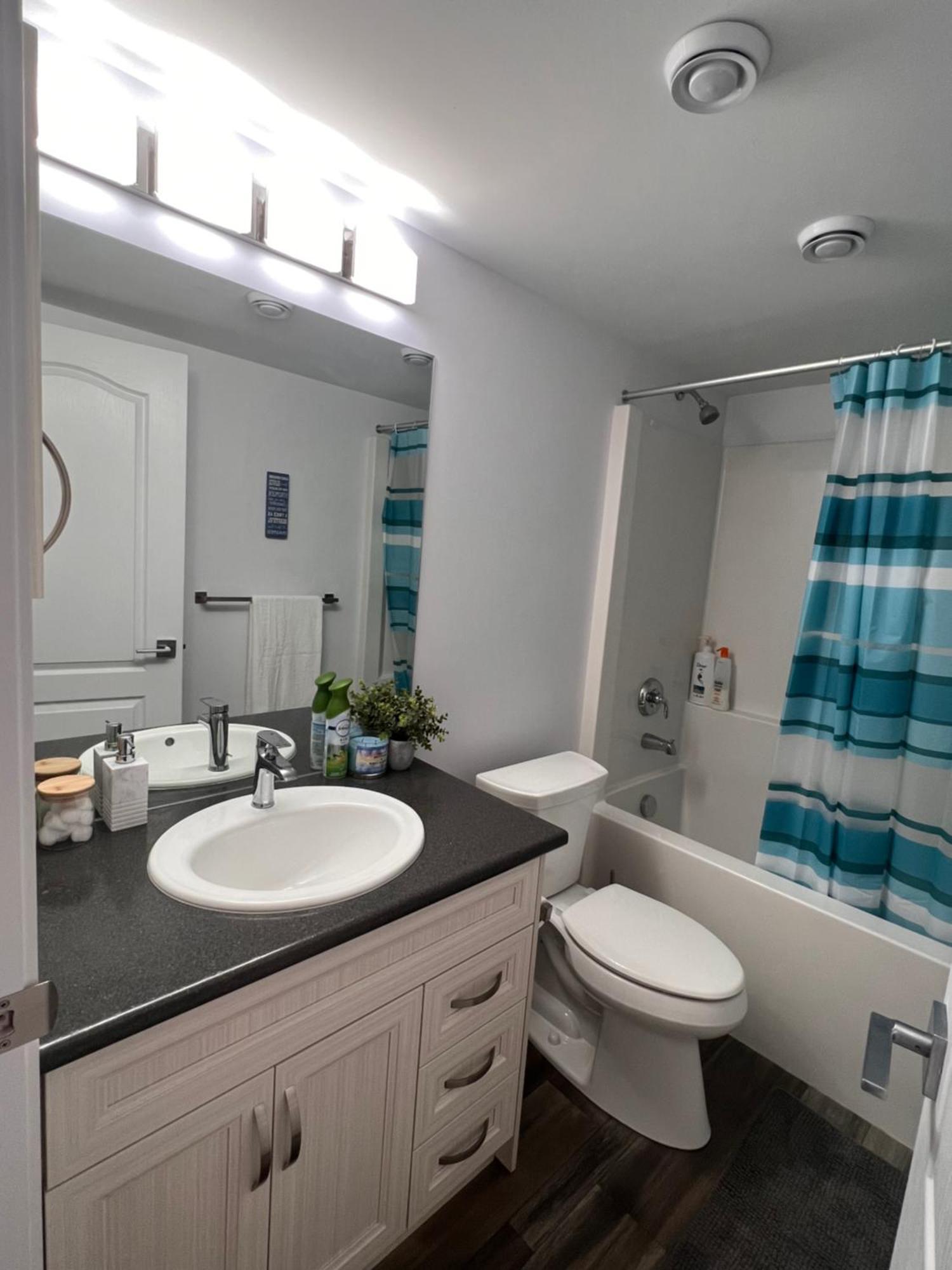 Well Furnished Basement Suite-with Private Entrance Apartment Winnipeg