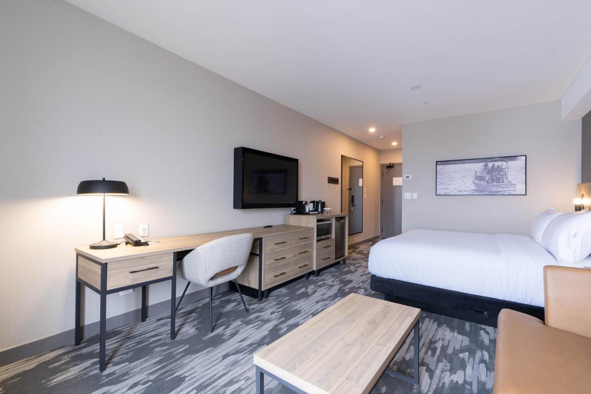 Sandman Signature Airport & Hotel 4*