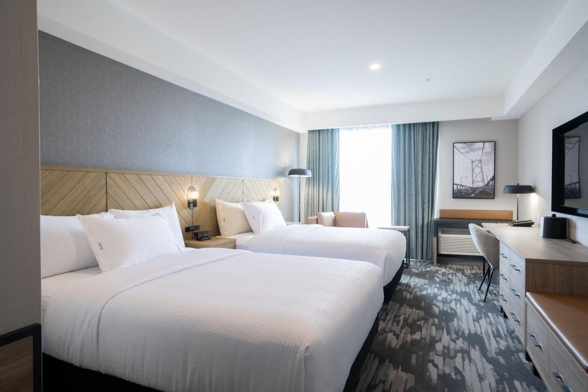 Hotel Sandman Signature Airport & 4*