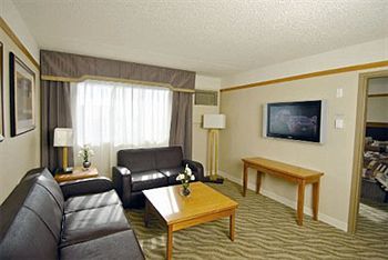 Hotel Canad Destination Centre Polo Park Winnipeg