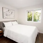 Gorgeous 2-Bedrooms Duplex Upper Unit