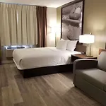 Super 8 By Wyndham Winnipeg West