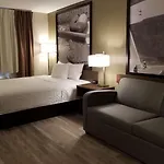 Super 8 By Wyndham Winnipeg West