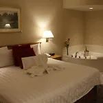 Humphry Inn And Suites
