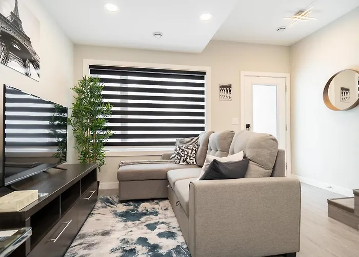 372 Enfield Crescent, 2