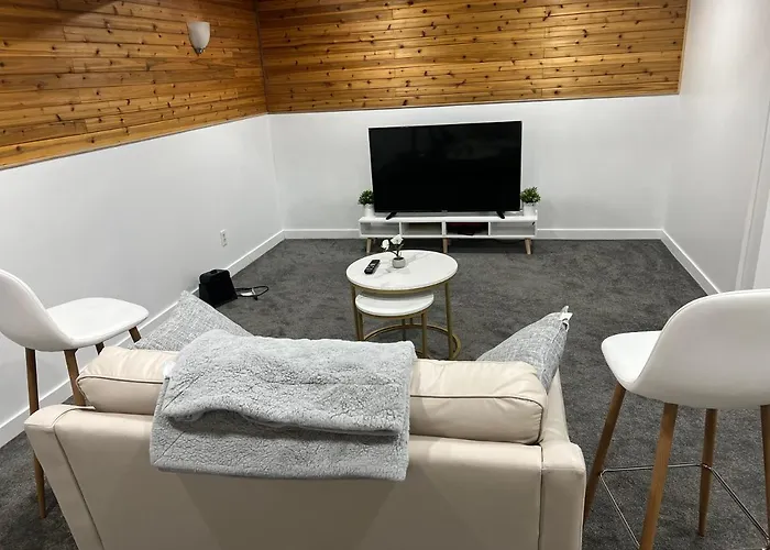 River Park South - 2 Bedroom Basement Suite