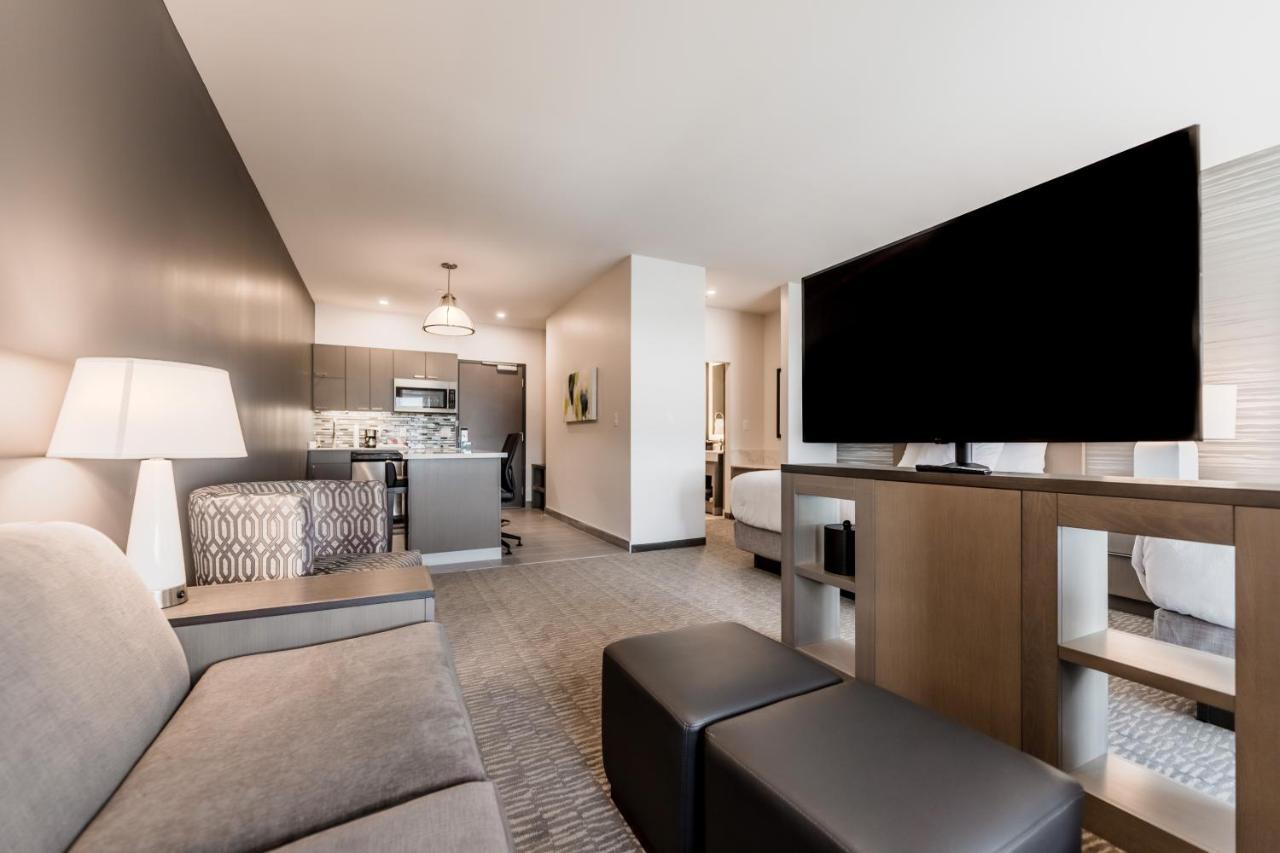 Hyatt House South Outlet Collection Hotel Winnipeg