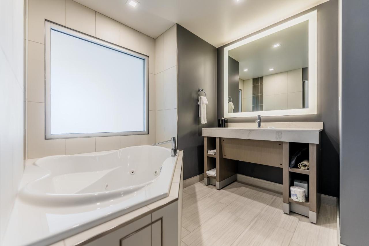 Hyatt House South Outlet Collection Winnipeg