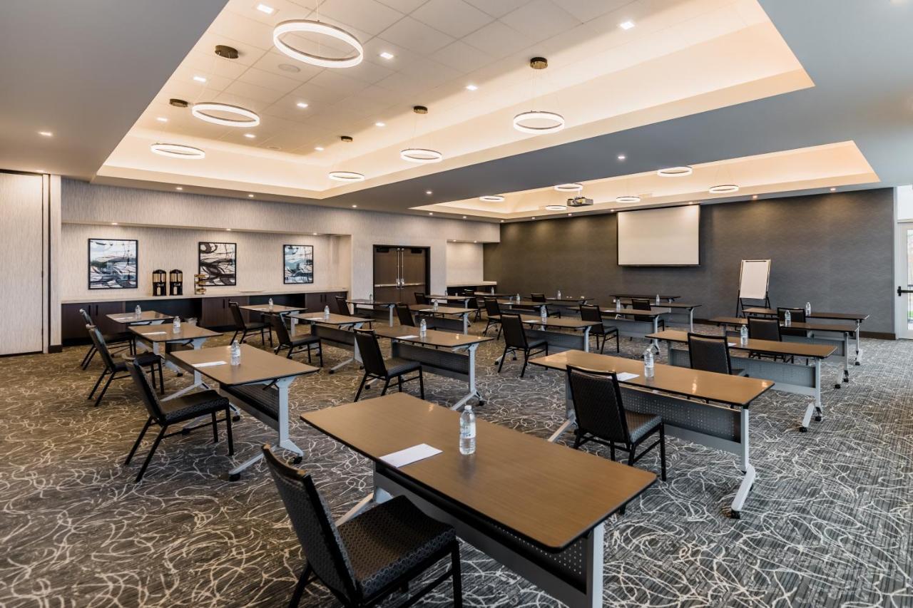 Hotel Hyatt House South Outlet Collection 3*