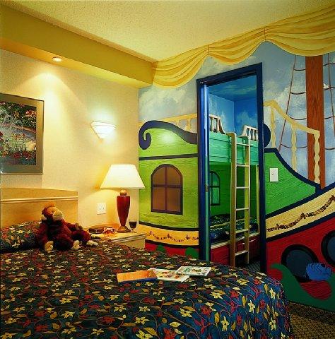 - Airport West By Ihg 3*