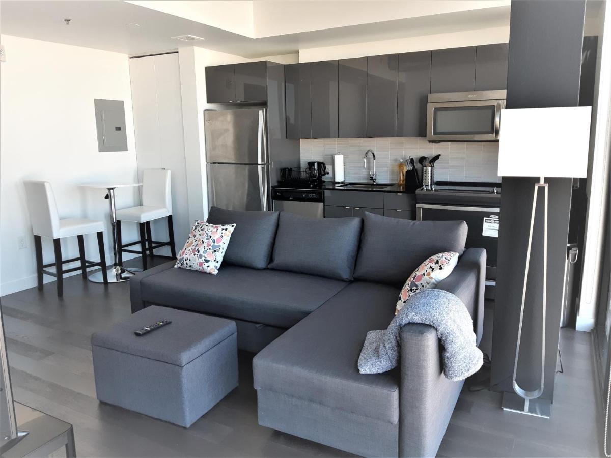 Apartamento Cozy Skyline In Downtown, Across Canada Life Centre *