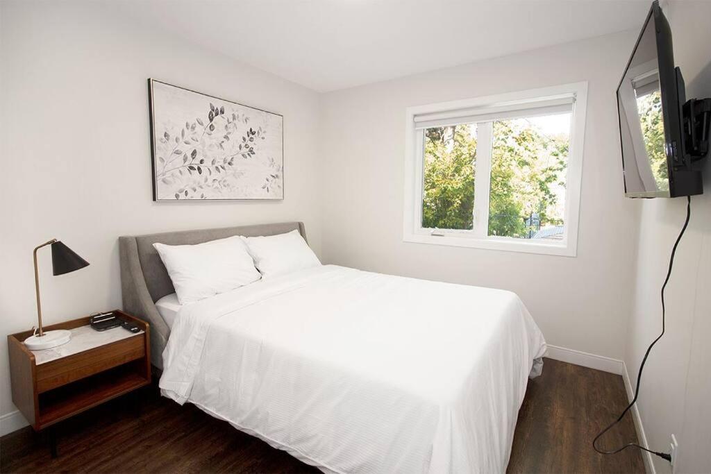 Gorgeous 2-bedrooms Duplex Upper Unit Holiday home Winnipeg