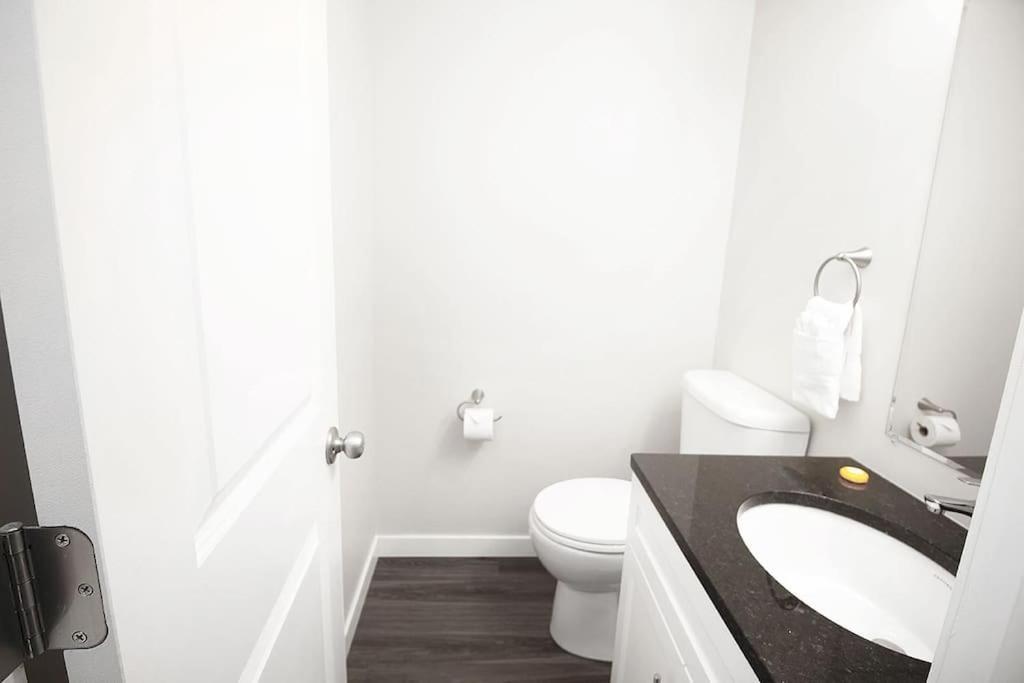 Cozy One Bedroom, Den In Wolseley, Parking Included * Winnipeg