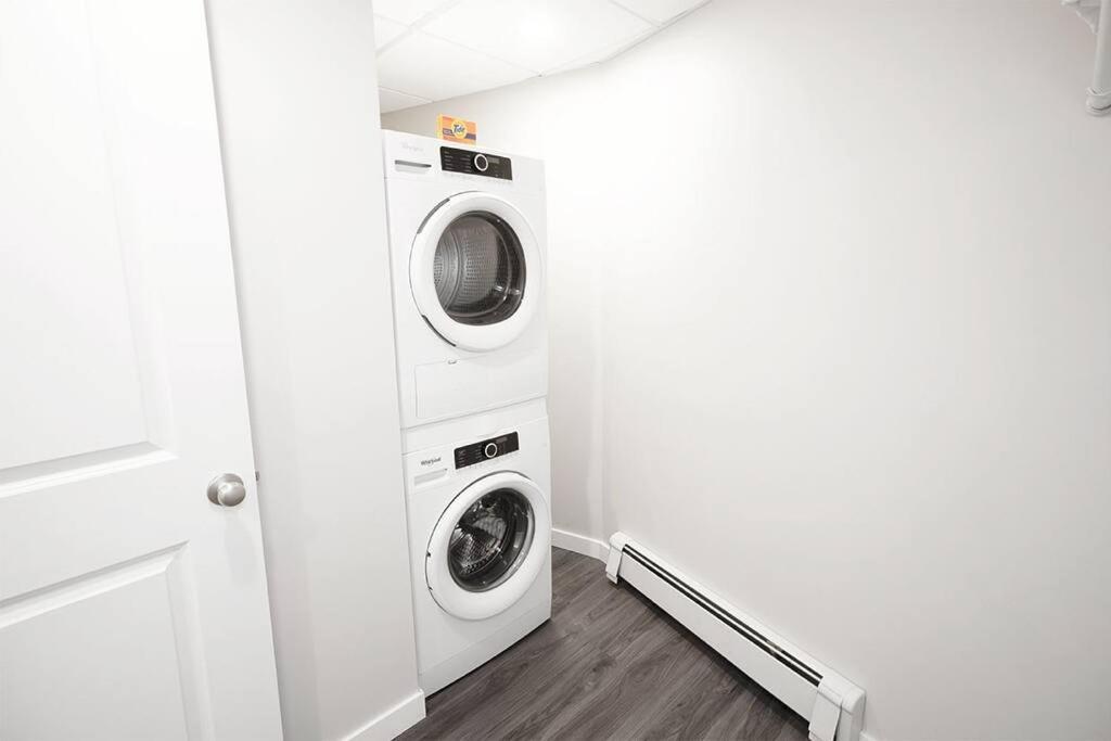 Cozy One Bedroom, Den In Wolseley, Parking Included Apartamento