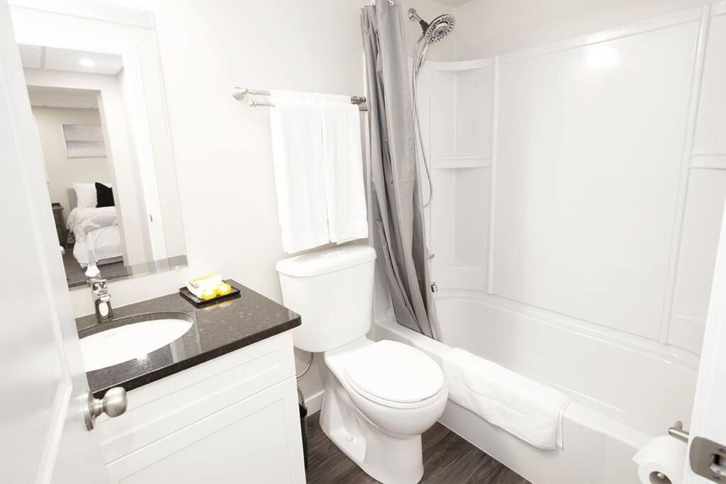 Cozy One Bedroom, Den In Wolseley, Parking Included Apartamento