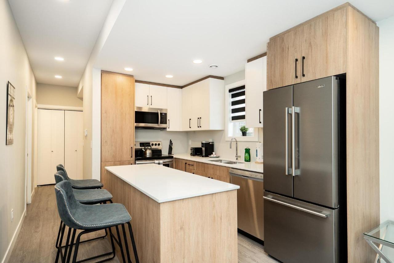 372 Enfield Crescent, 2