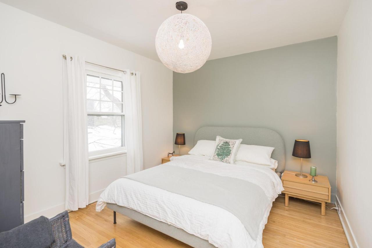 890 Grosvenor Avenue * Winnipeg