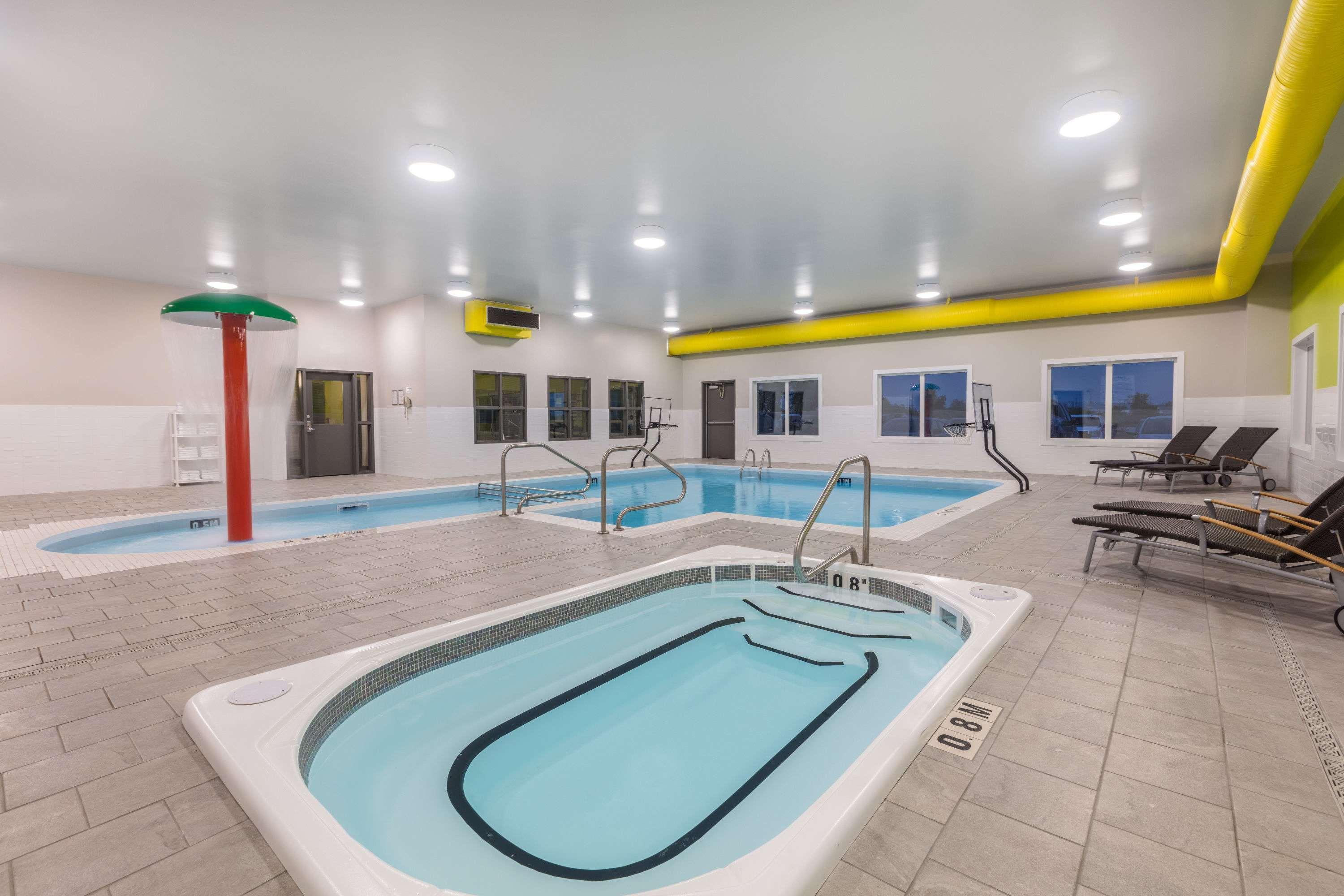 Hotel Super 8 By Wyndham East Mb 3*