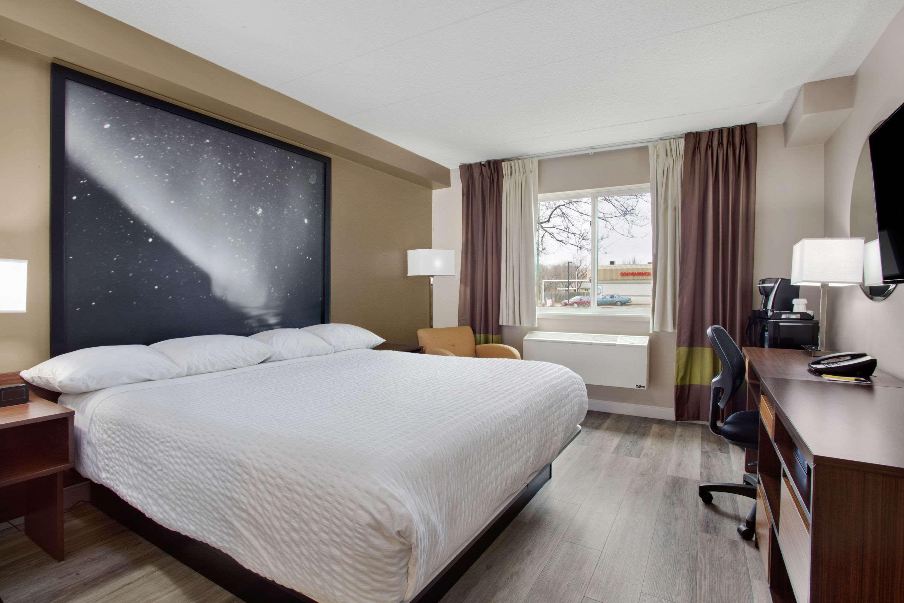 Super 8 By Wyndham West Winnipeg