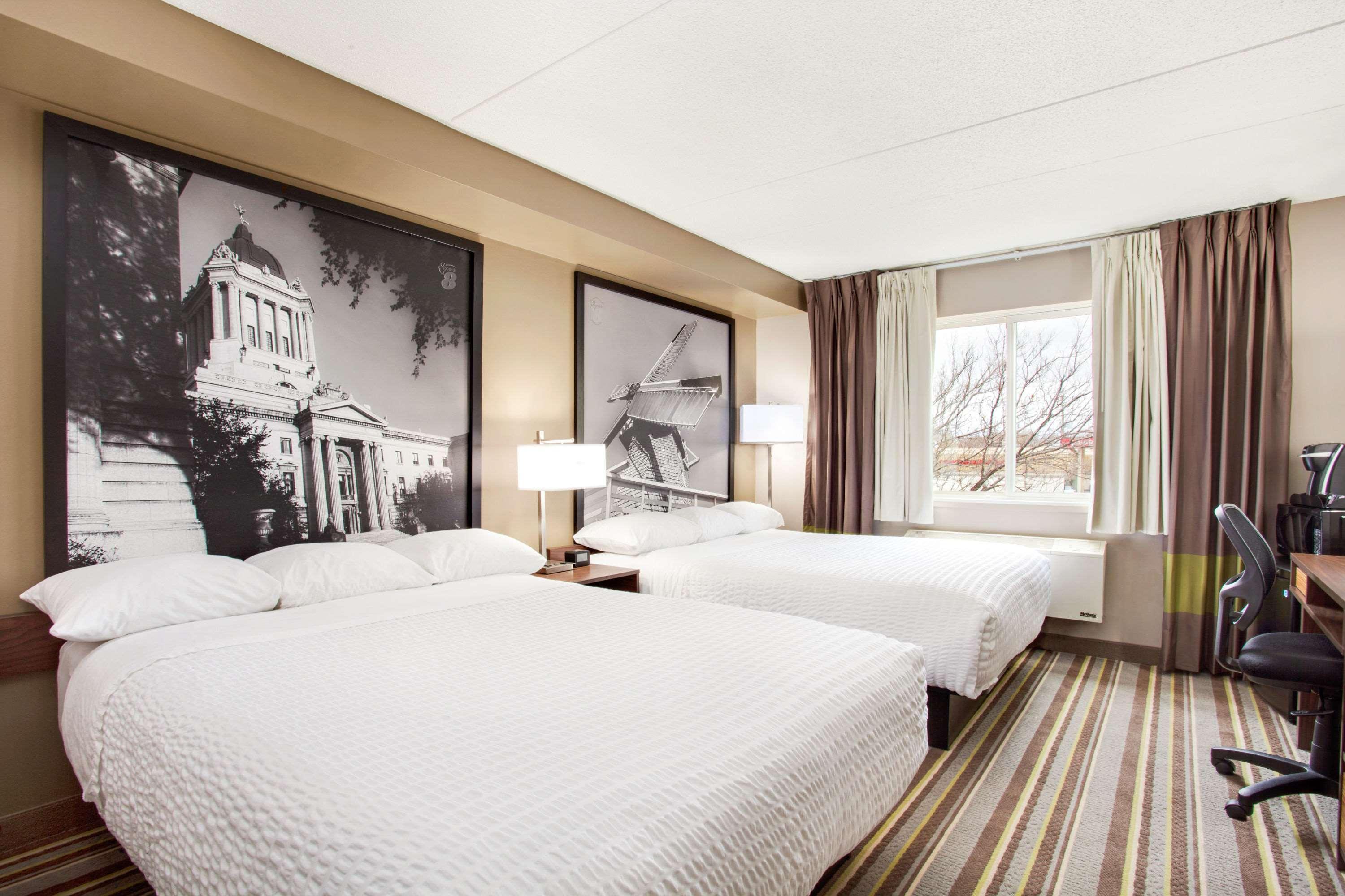 Super 8 By Wyndham West Hotel