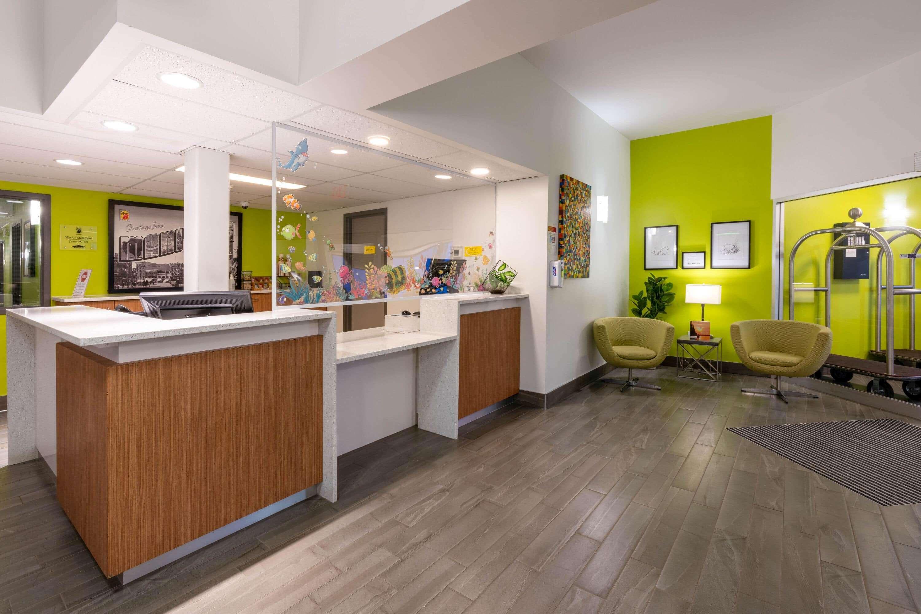 Super 8 By Wyndham West Hotel Winnipeg