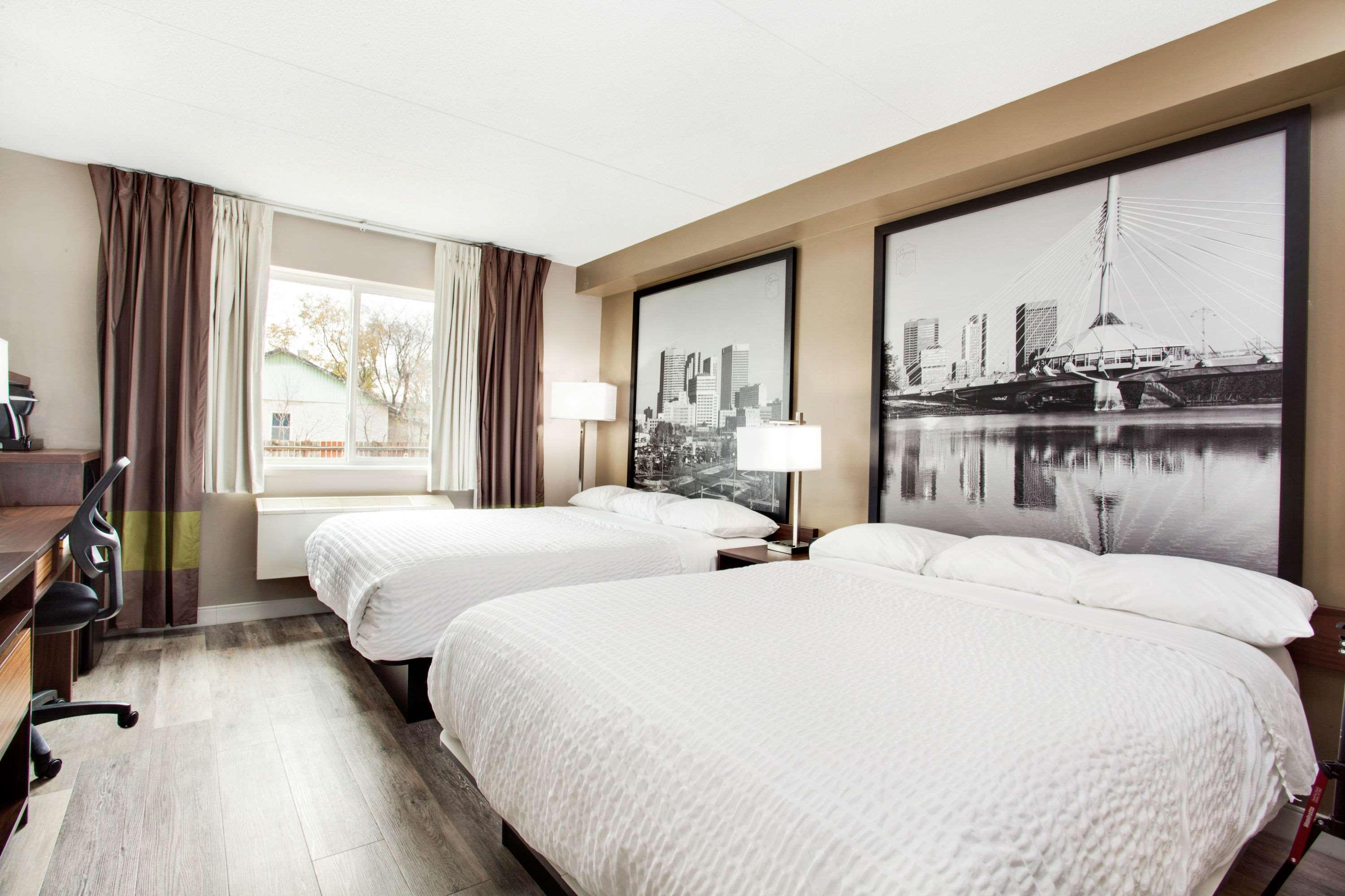 Super 8 By Wyndham West