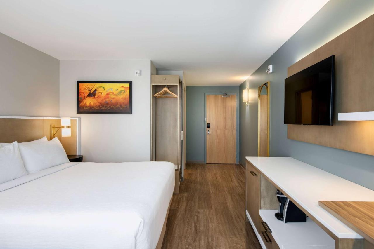 Hotel Wyndham Garden Airport 3*