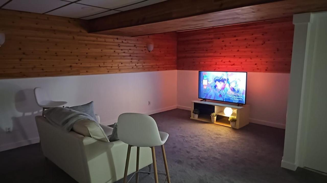 Homestay River Park South - 2 Bedroom Basement