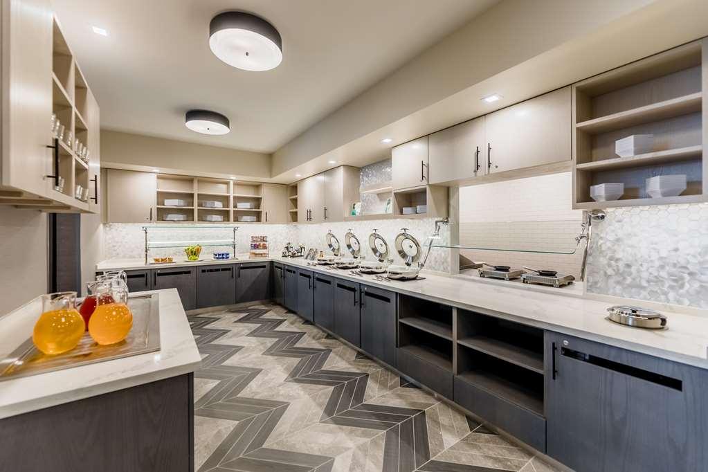 Hyatt House South Outlet Collection Winnipeg