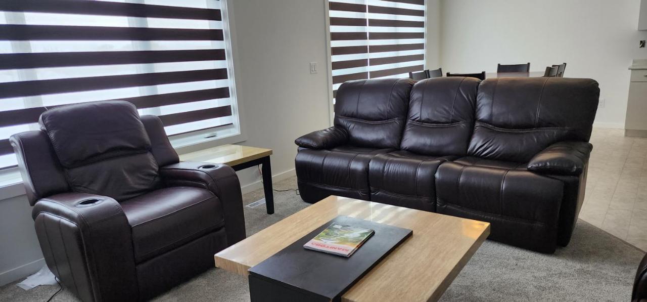 Villa Chesskings Suites - Entire Luxurious Executive House Winnipeg