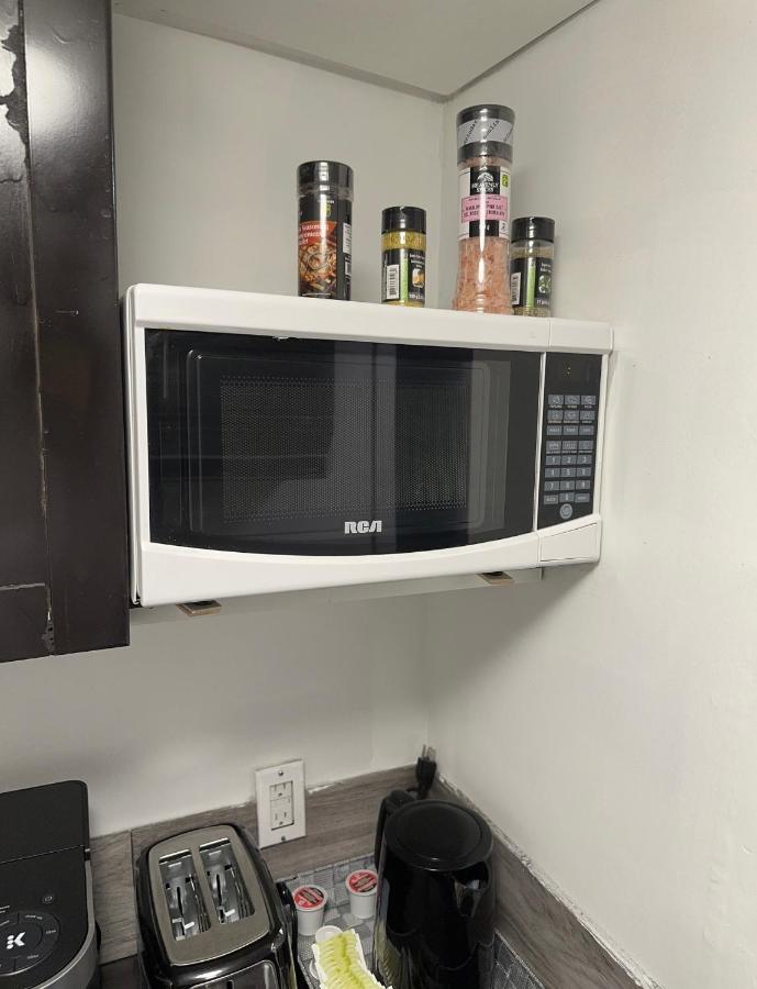 Comfortable 3 Bed Basement Unit Homestay